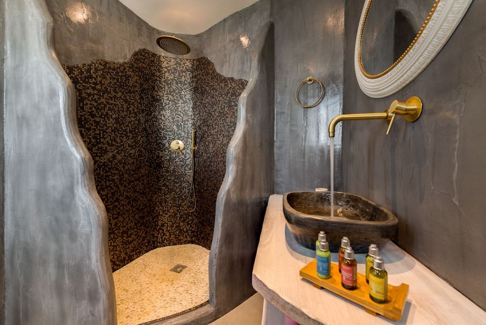 ArmonOia Luxury Caves