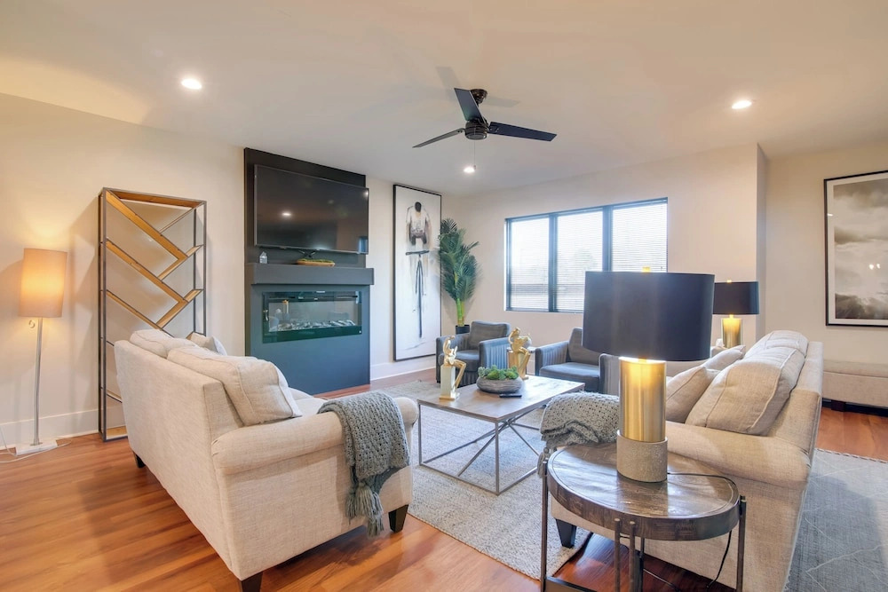 Walk to Fedex Forum! Luxe Townhome w/ Rooftop Deck