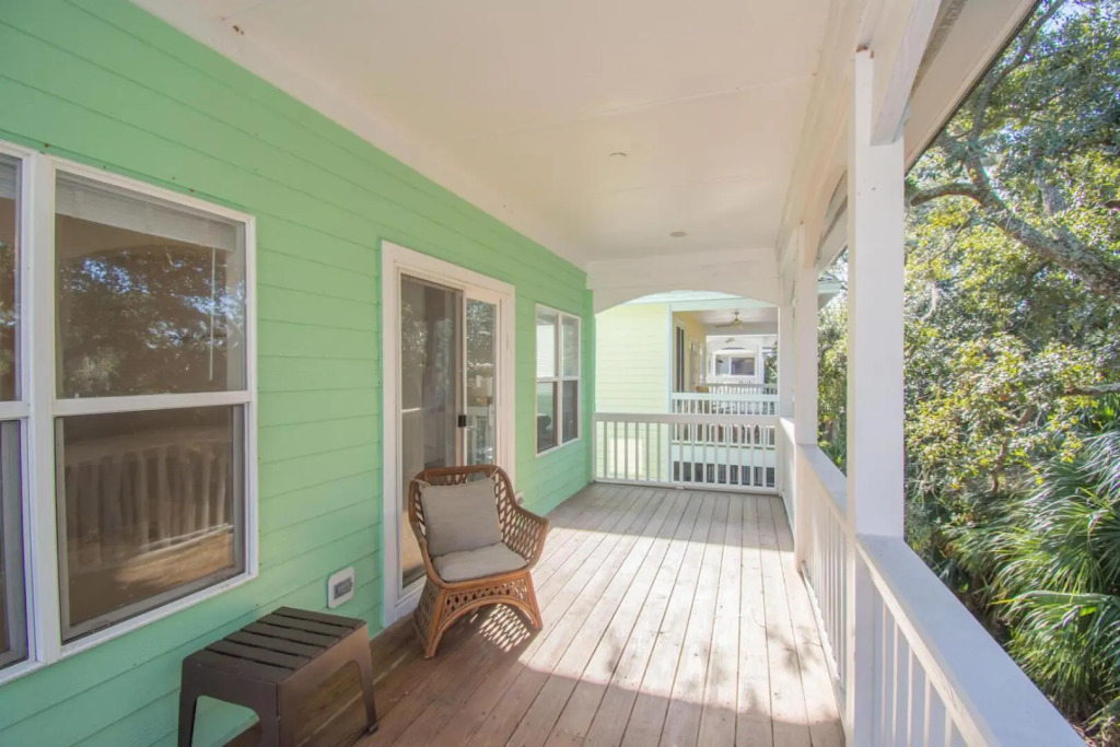 Lovely 2-story, 3-Bd Home, Steps to Marina store and Bonito Boathouse