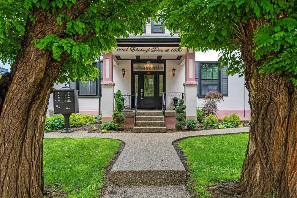 Private Studio Apartment in Burlington - U5