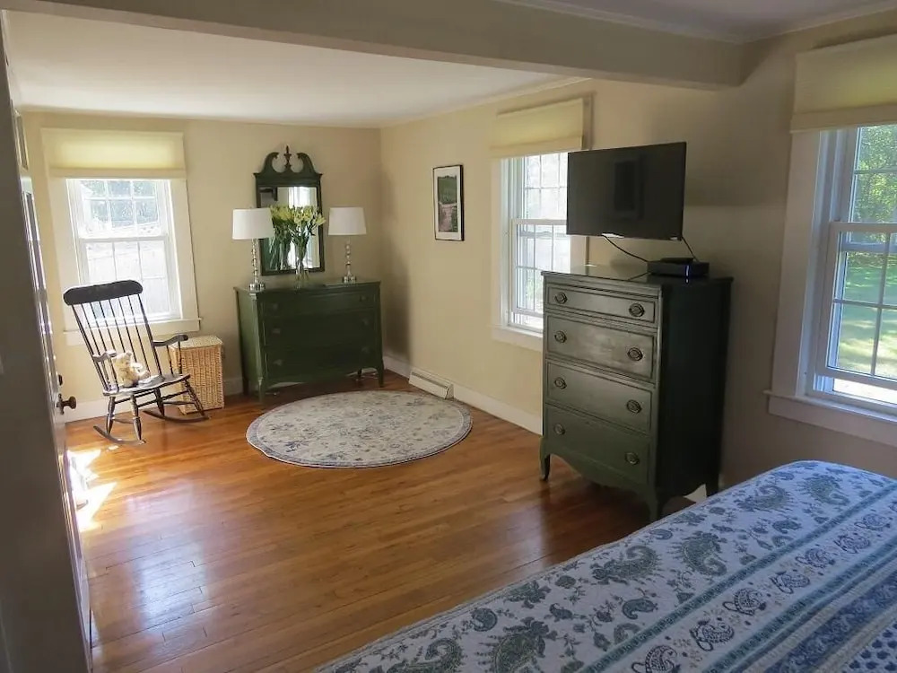 46 Fairview Drive South - Three Bedroom House