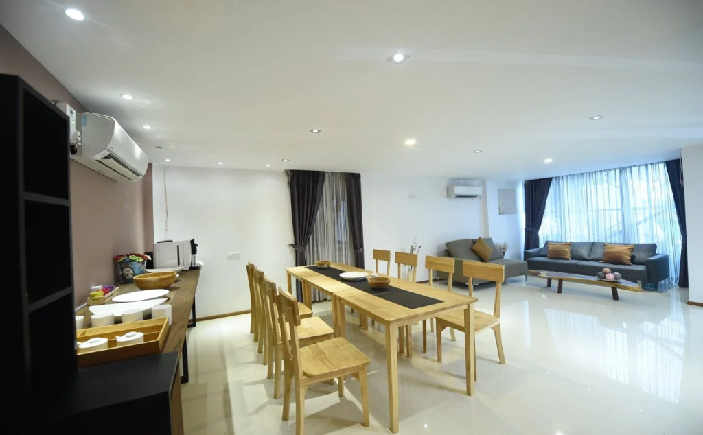 The Varsity House Inn & Serviced Apartments