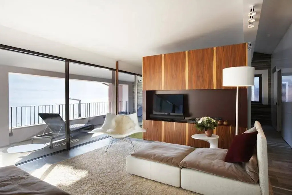 Seven Apartments
