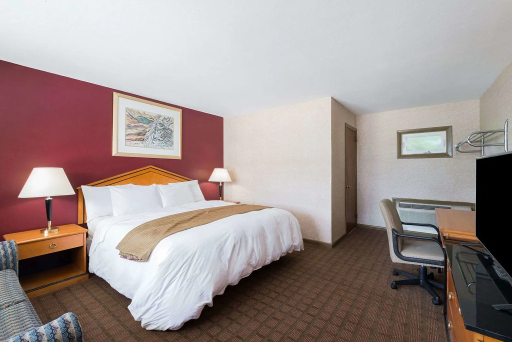 Colonial Inn Seekonk