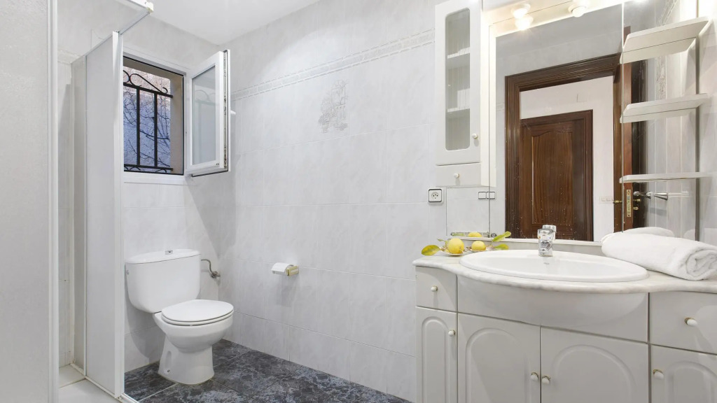 Vila Maer in Blanes With 5 Bedrooms and 2 Bathrooms