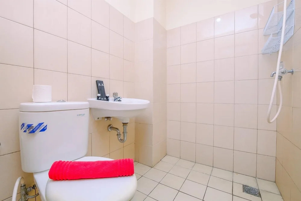 Comfortable And Warm 2Br At Tifolia Apartment