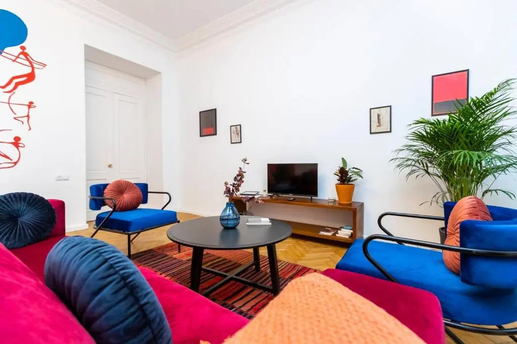 Light and Luxurious 2BR Apartment - by Wehost