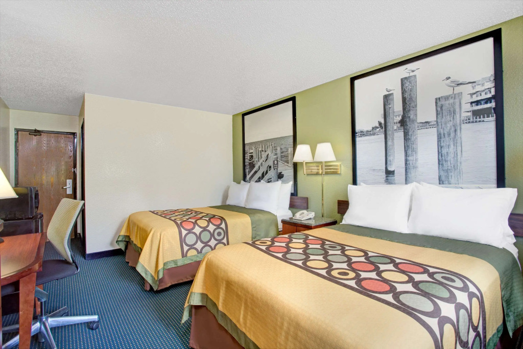 Super 8 by Wyndham Newport News/Jefferson Ave