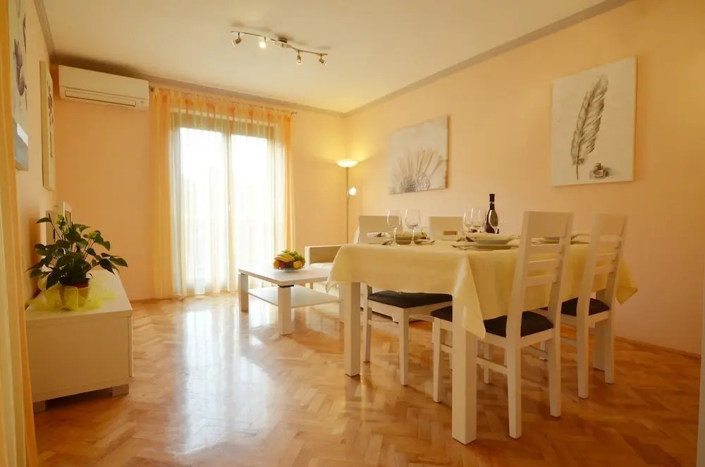 Apartment 1045