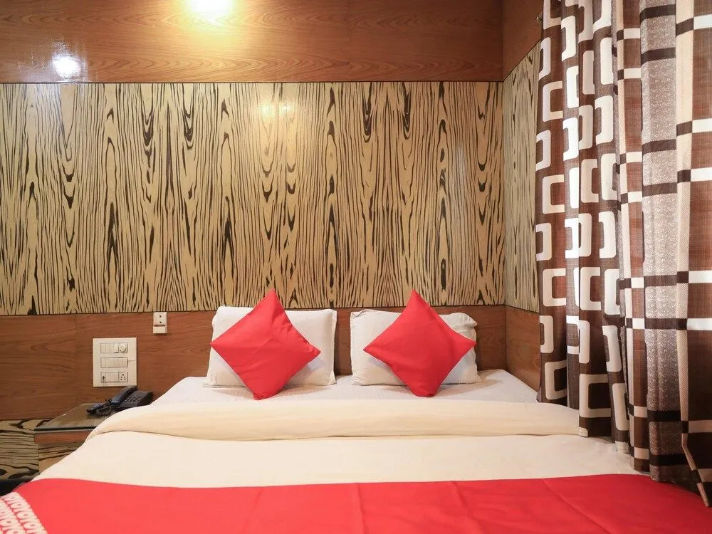 OYO Flagship 42122 Hotel Rahul