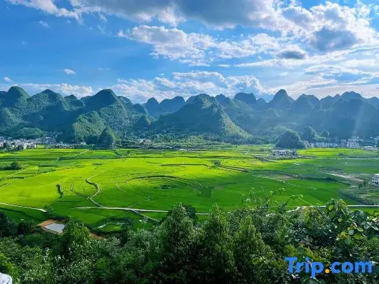 Xingyi Yunshang Garden Homestay (Wanfenglin Xiangchou Market)