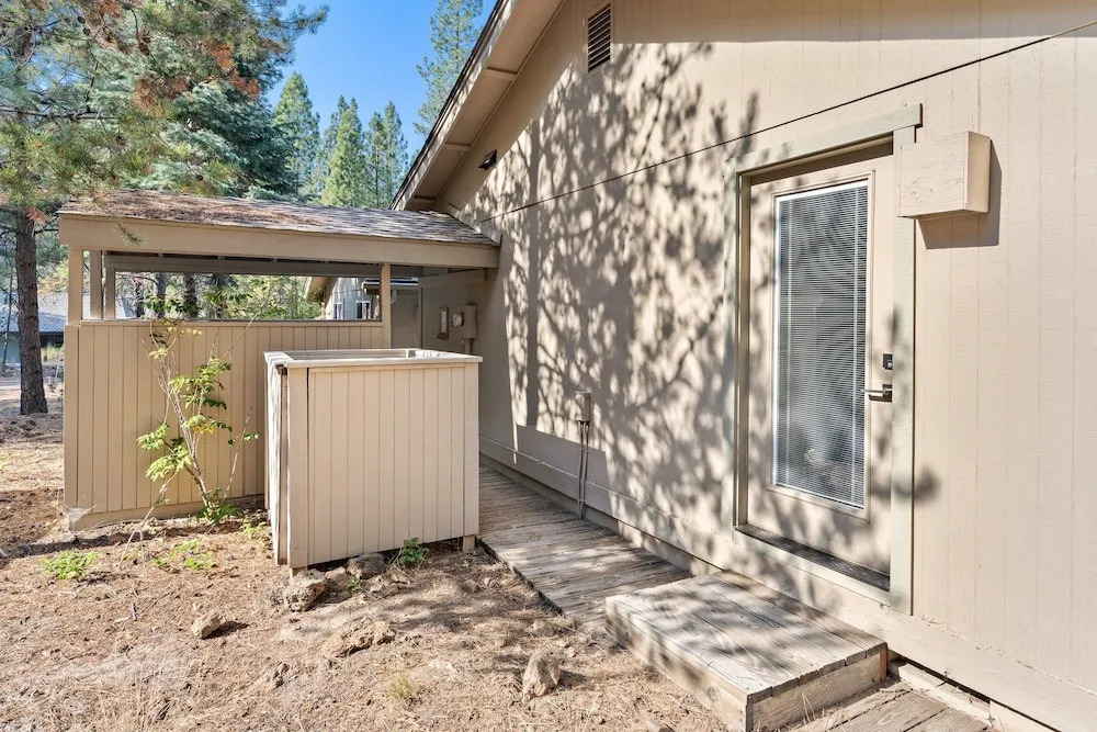 2 Killdeer Home features Private Hot Tub and Bikes to Explore Sunriver by RedAwning