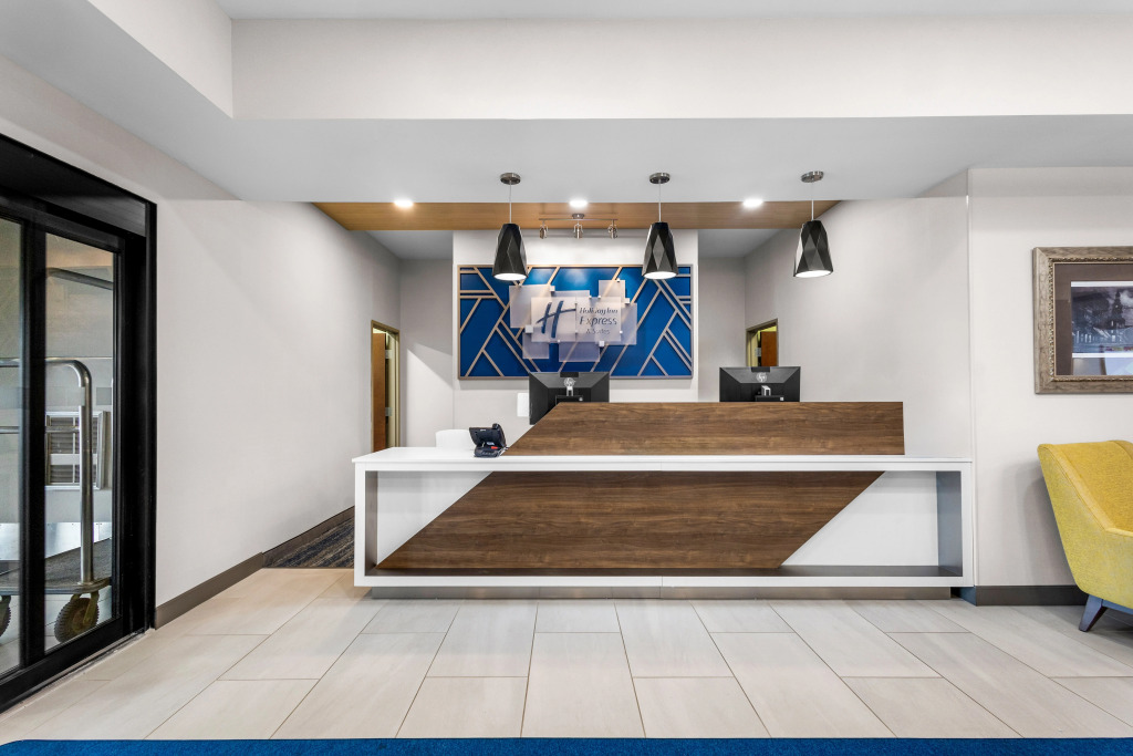 Holiday Inn Express & Suites Van Wert by IHG