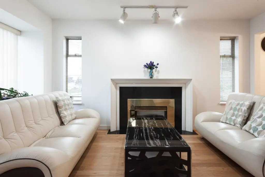 Convenient to Attractions & Close To Airport