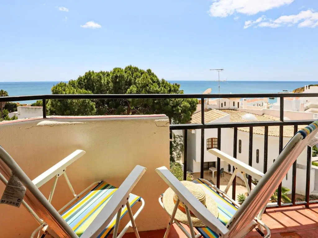 Praia da Oura Apartment - 100 m from the Beach - By Bedzy
