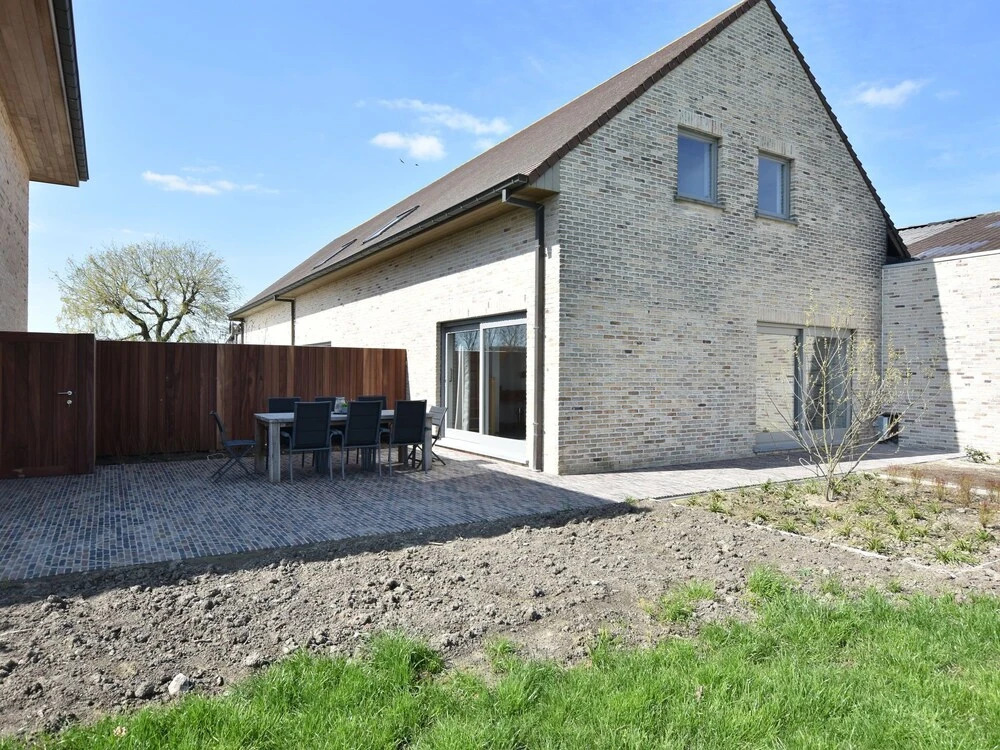 Serene Holiday Home in Diksmuide With Terrace and Garden