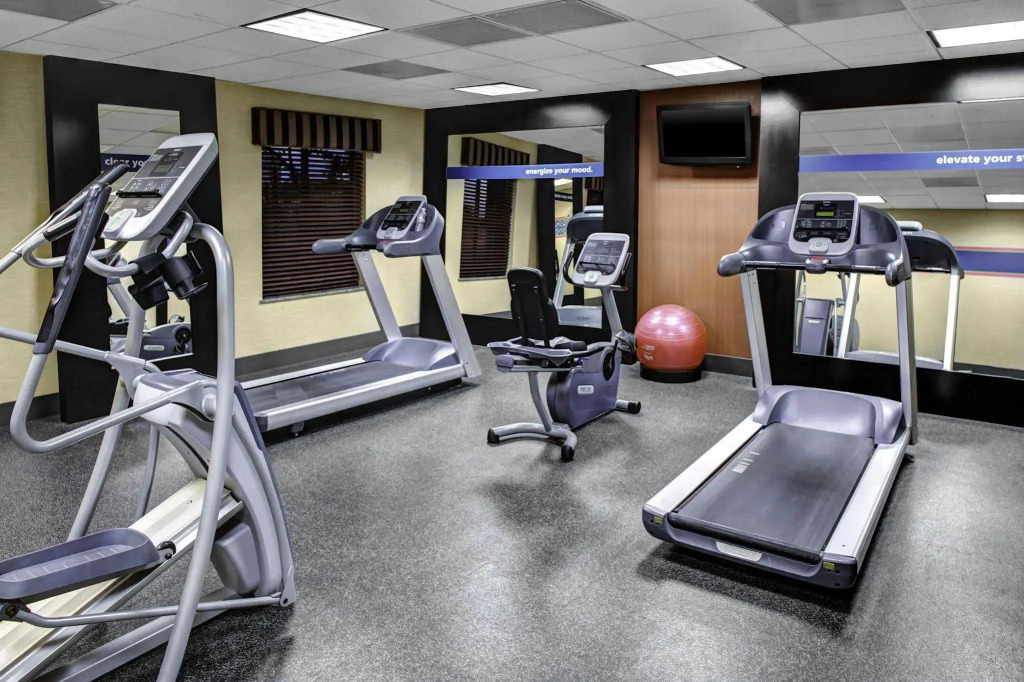 Hampton Inn and Suites Bakersfield / Highway 58