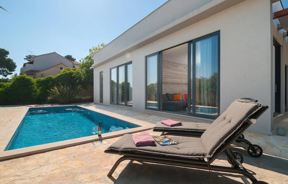 Nice Home in Sutivan With Outdoor Swimming Pool, Wifi and 2 Bedrooms