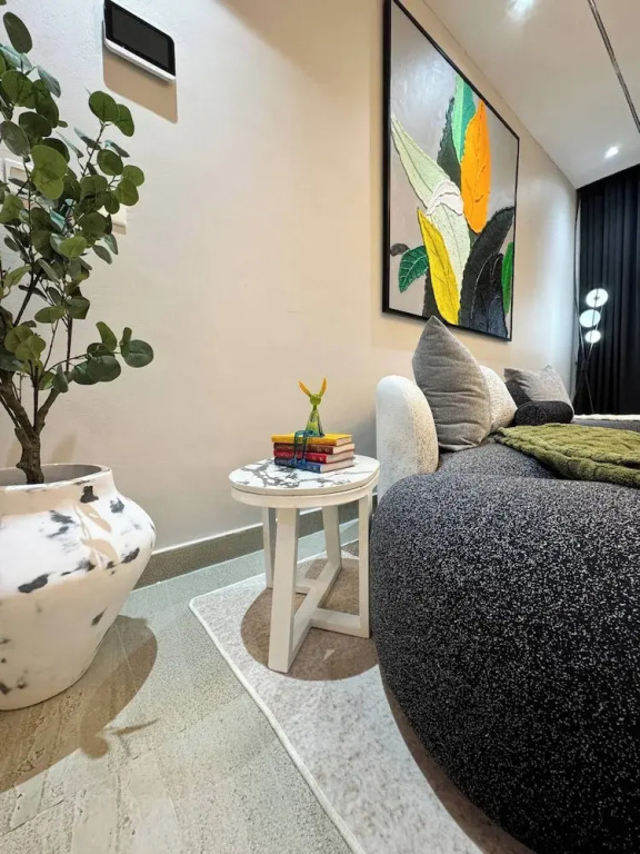 Chic Waterfront 2BR in Lekki Phase 1 - 5 Star Apt