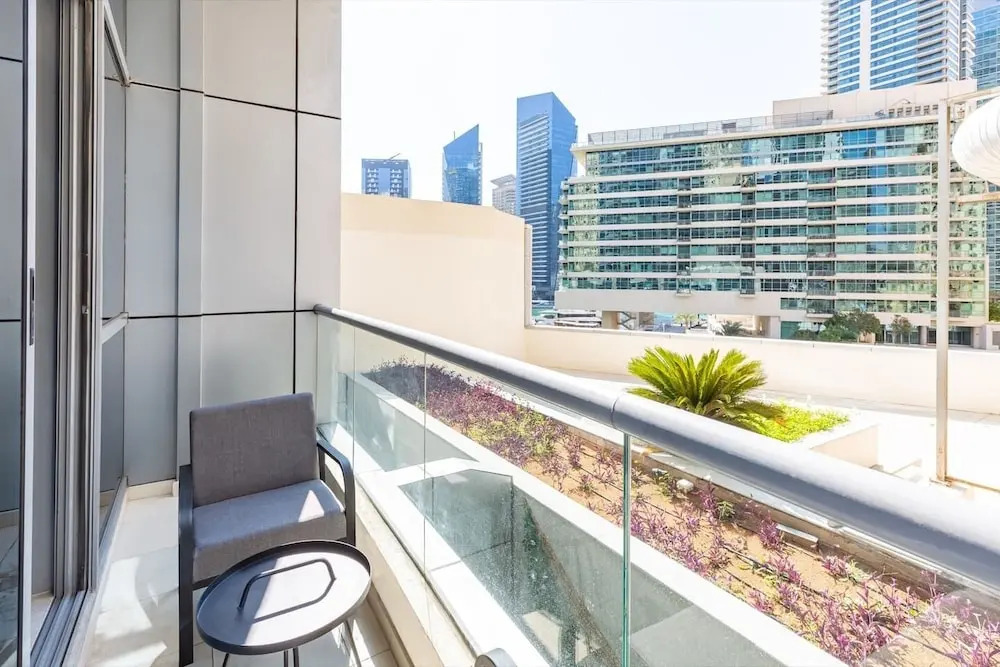 Flashy & Vibrant 1BR Apartment in Dubai Marina!