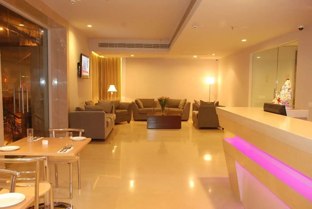 Sarovar Portico Naraina, Hotel