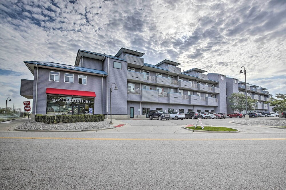 Grand Haven Condo w/ Patio < 1 Mi to Downtown