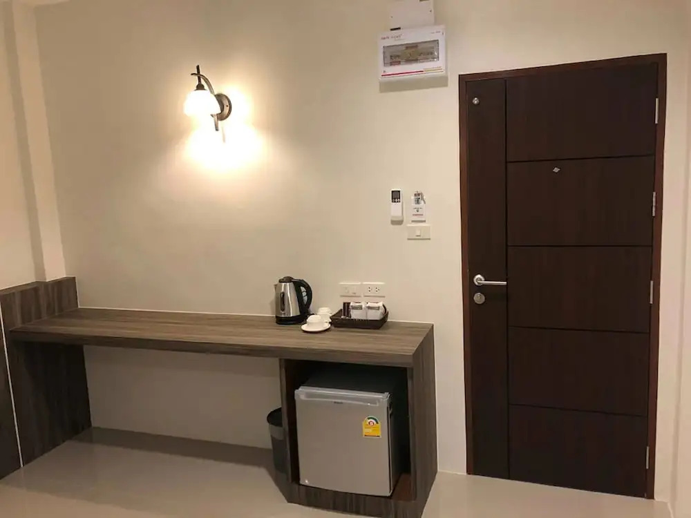 THE HUB SURATTHANl