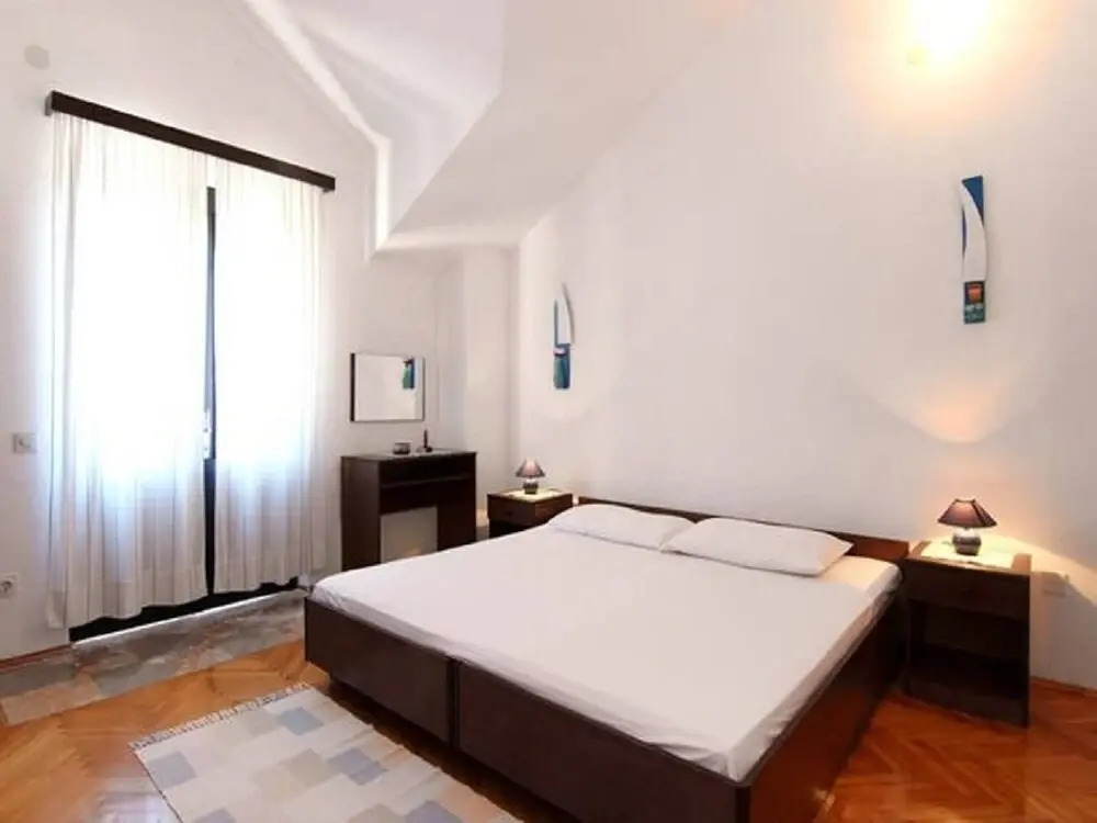 Mat - in a Cosy Stone House - SA3