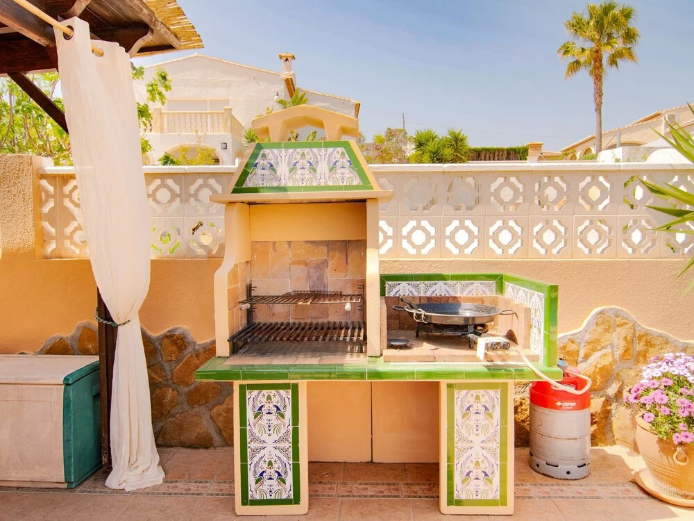 Villa With Very Spacious Terrace, Beautiful View of the Mountains & Private Pool