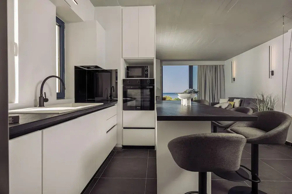 Terra Petra Luxury Villa - The Seafront Retreat