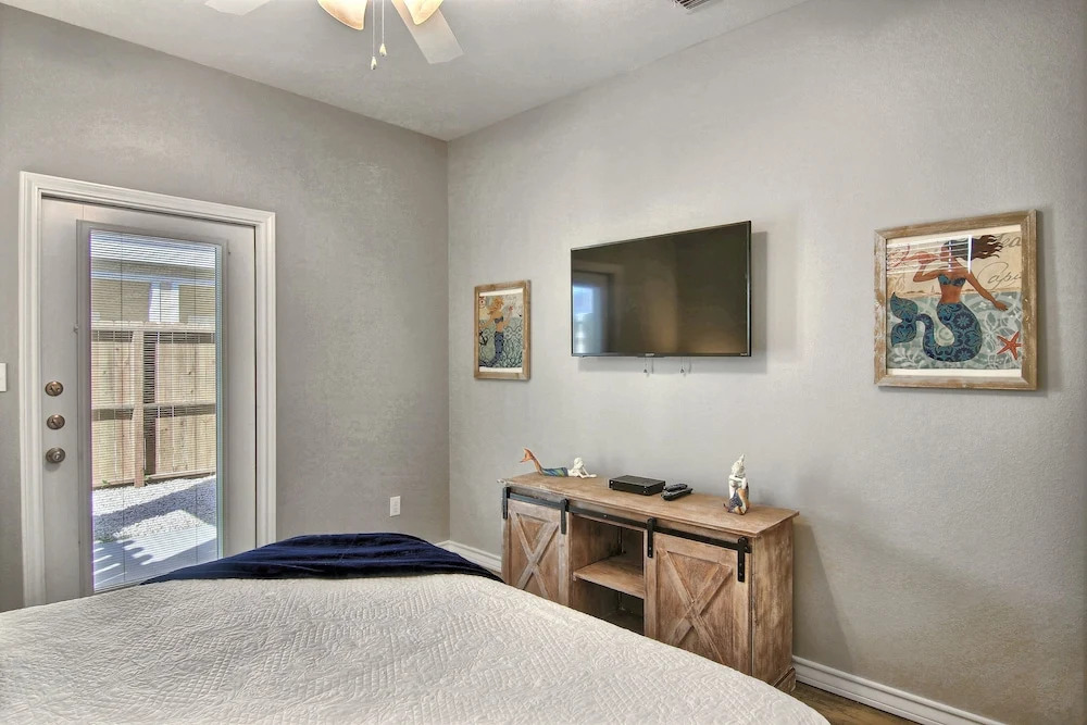 Sandy Sea-clusion 3 Bedrooms 2.5 Bathrooms Condo