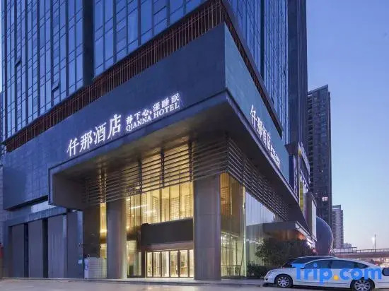QIANNA HOTEL(Zhongyuan International Expo Center Fenghuangtai Subway Station)
