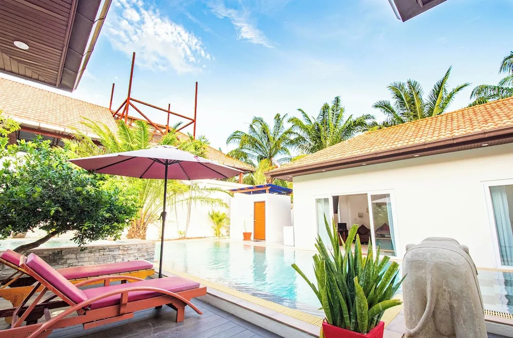 Seaside Villa 3 Pools, 2 mins walk to beach