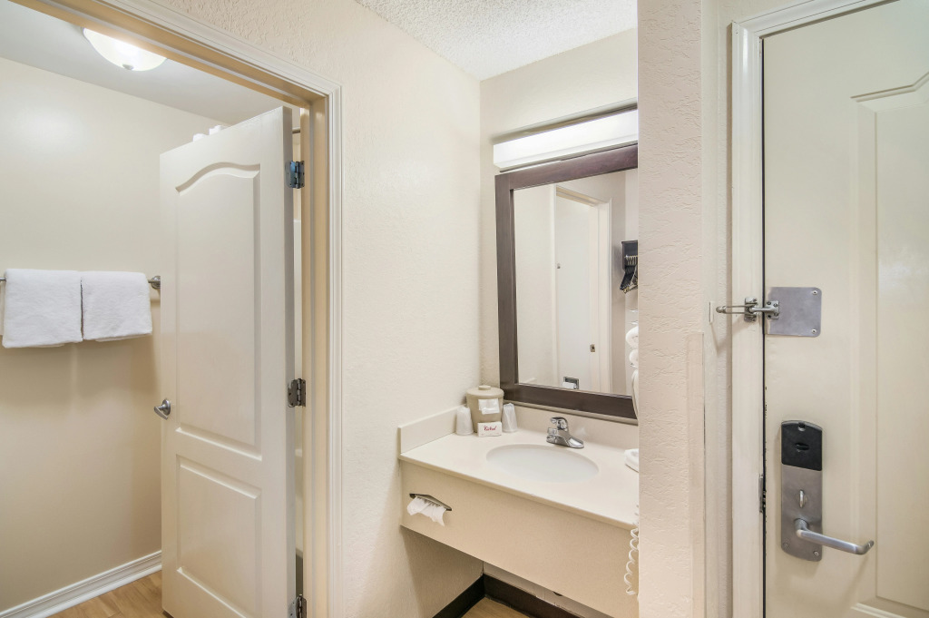 Red Roof Inn & Suites Pensacola East - Milton