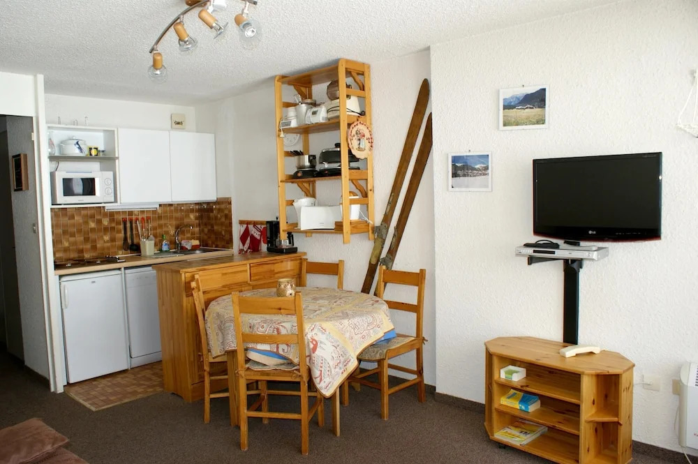 Studio in Montgenèvre, With Wonderful Mountain View, Balcony and Wifi