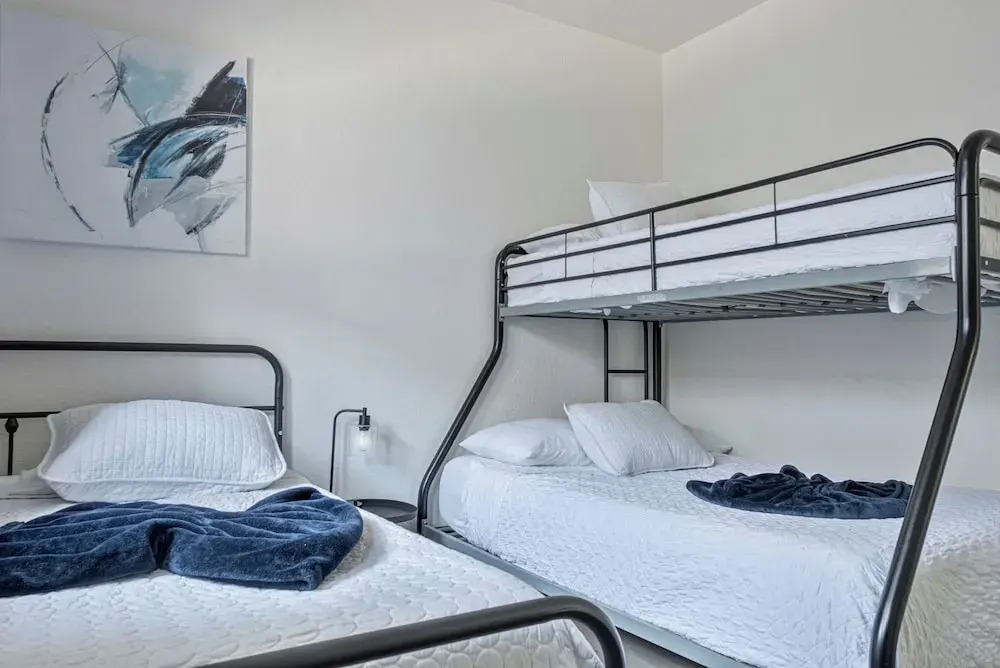 Glorius Amazing 2br/1ba Stay Near Lively Downtown!