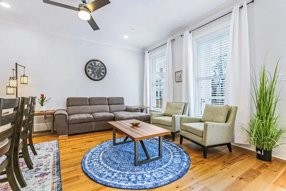 Stunning 4 BR Condo + Pool - Near St. Charles