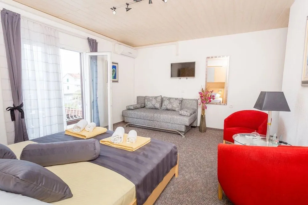 Lanterna Rooms
