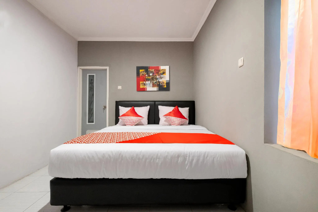 Crown Residence Hotel near Tugu Yogyakarta RedPartner