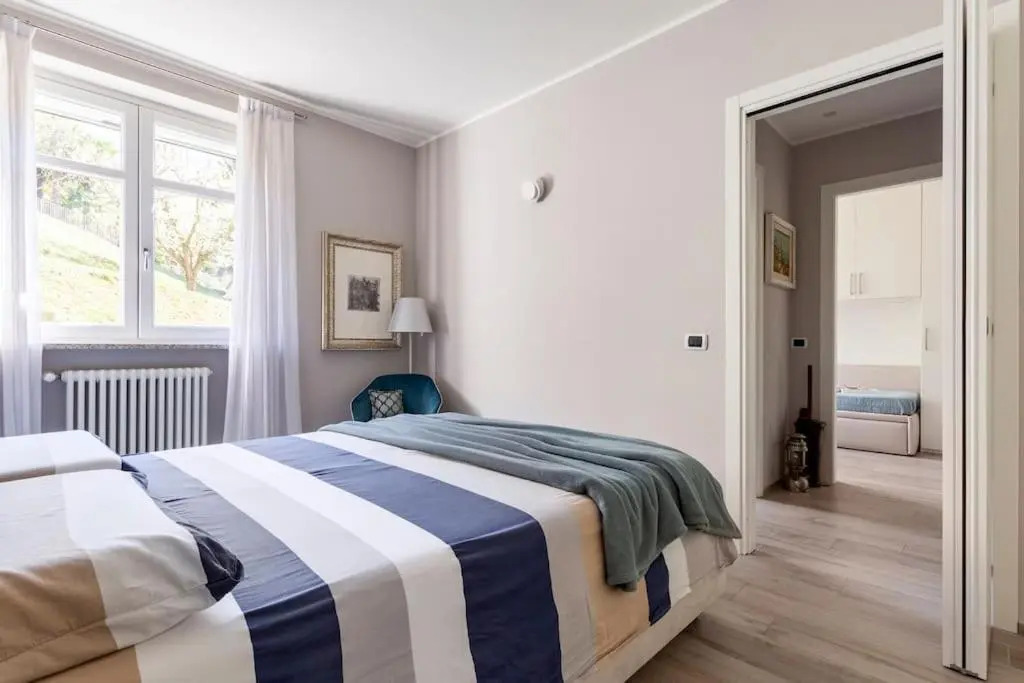 comfortable apartment in front of the lake