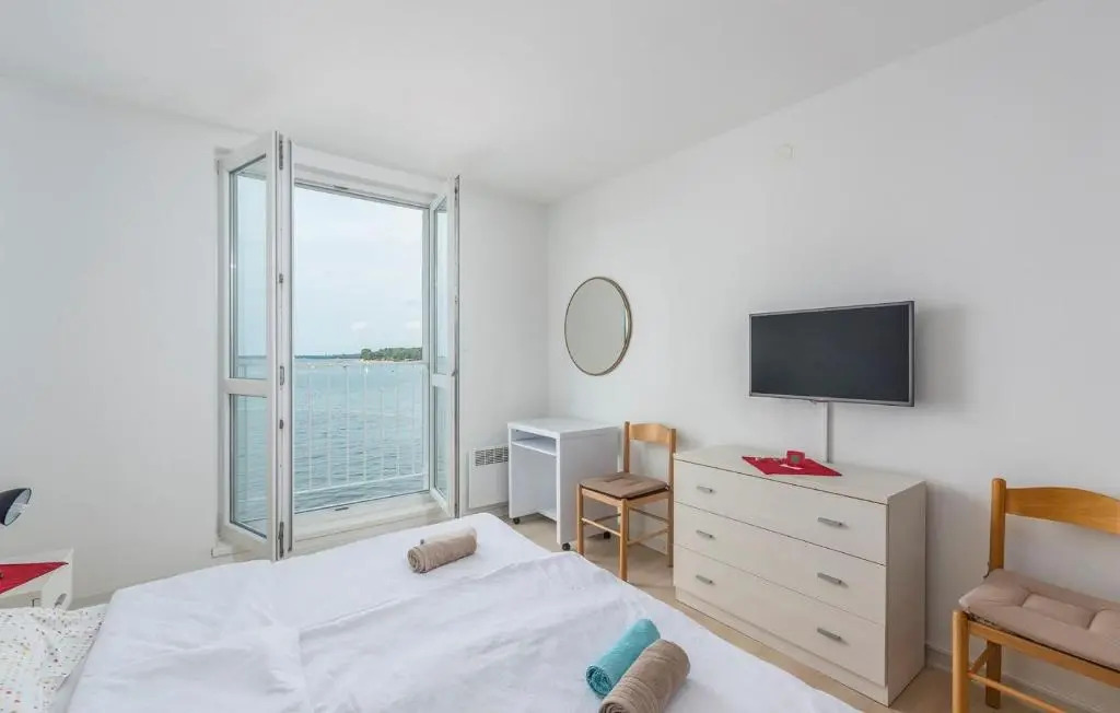 One bedroom apartment with direct sea view located in the old town of Porec
