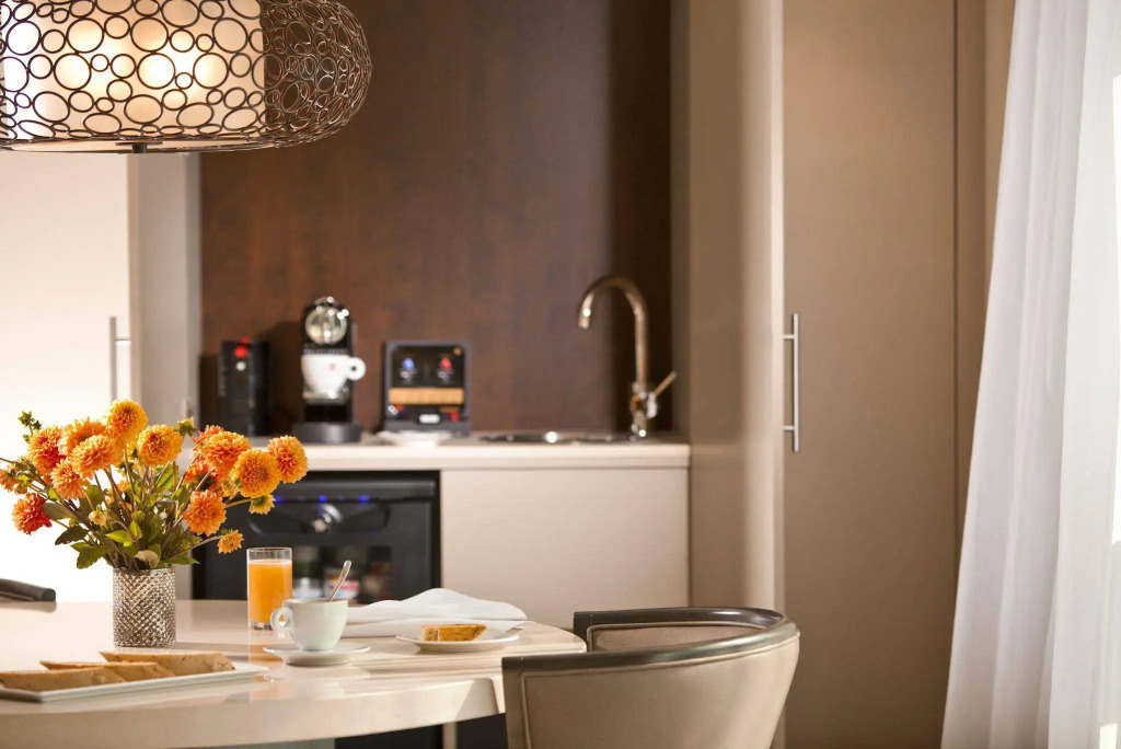 Отель Millennium Hilton New York One UN Plaza