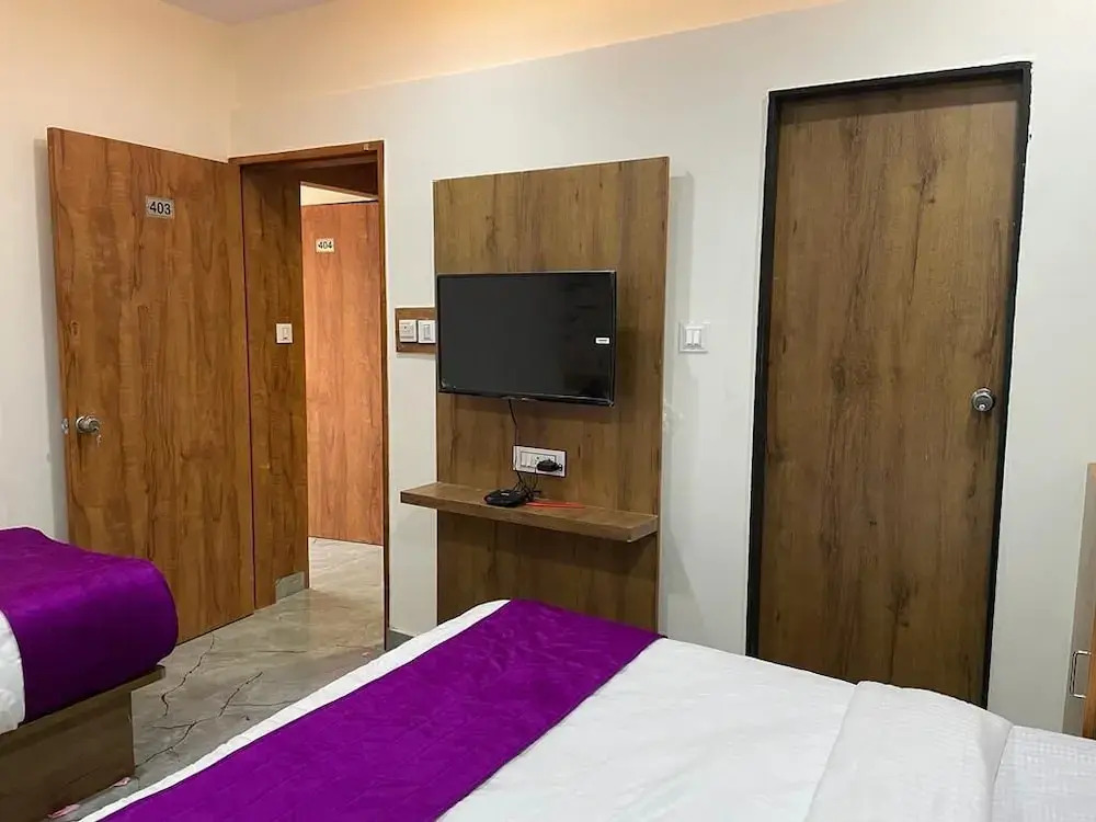 Collection O 87410 Hotel Karnavati