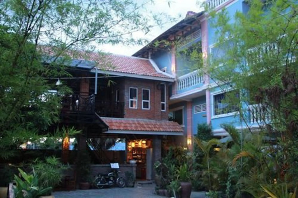 The Coconut House Hotel