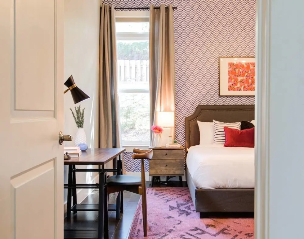 Massive 14 Bed/3.5ba Downtown Home by Domio