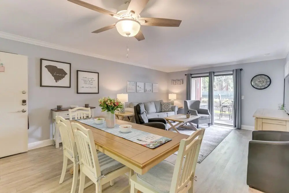 Balcony, Beach & Pool Access: Hilton Head Condo!