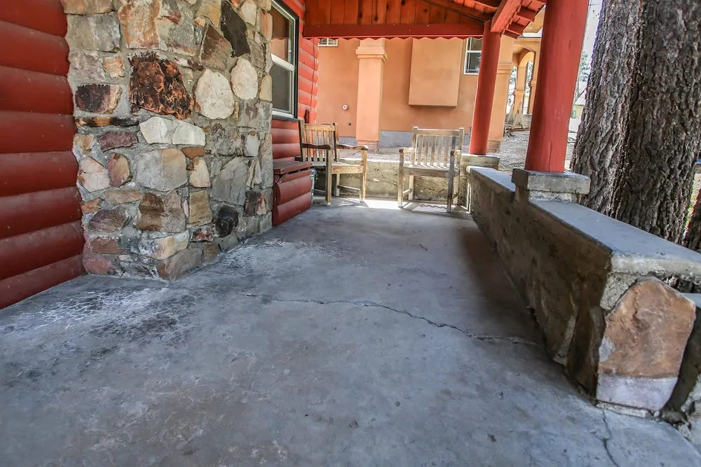 Lake Cottage - Vintage Big Bear Cabin close to The Village and Lake