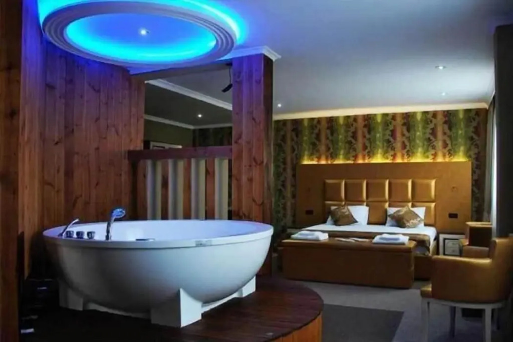 Hotel Deluxe