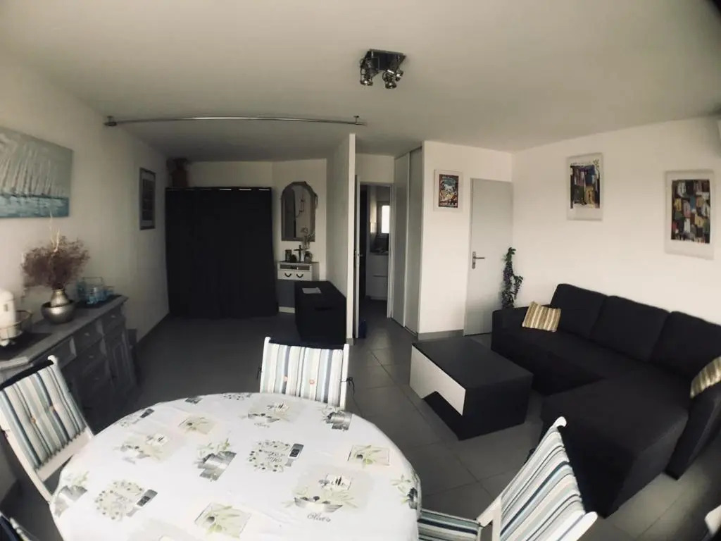 AS18656 - Grand studio vue mer, direct sur plage avec parking privé