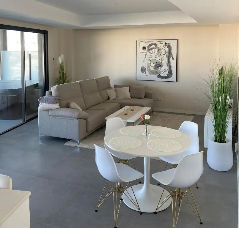 The View Luxury Vacation Apartment 4